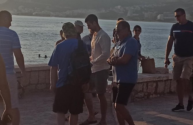 Đoković posjetio Sveti Stefan, obišao crkvu u kojoj se vjenčao sa Jelenom