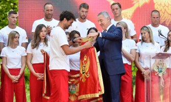 Đukanović ispratio olimpijce: Ova je zastava, po vjekovnoj tradiciji, išla u najbolje ruke, tako je i danas!