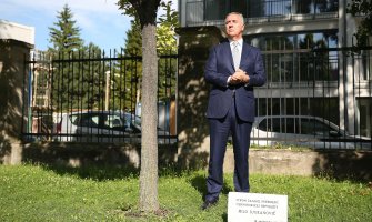 Đukanović zasadio drvo u Predsjedničkom parku u Bratislavi