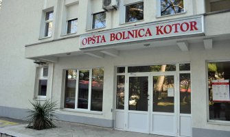Rotari klub Kotor donirao klima uređaj Odjeljenju za hemodijalizu