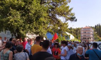 Protesti zbog imenovanja u školstvu: Crna Gora nikad crnja, moramo se suprostaviti onima koji veličaju fašizam i ratne zločince