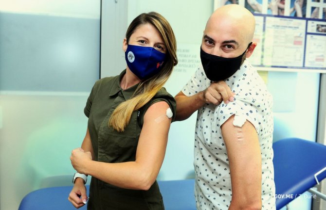 Vakcinisali se i ministarka Srzentić i njen suprug: Vakcinišite se da bi se družili