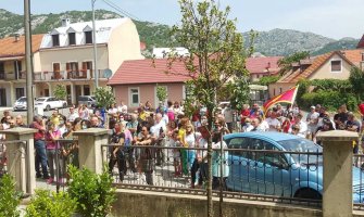 Cetinjani na protestu protiv Bratićke: Imenovani vršioci dužnosti direktora da odbace rješenja koje su primili