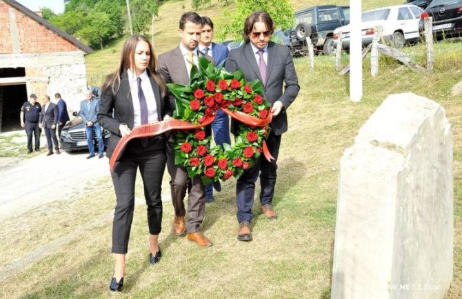 Prvi put nakon 77 godina državni vrh odao počast žrtvama zločina u selu Velika