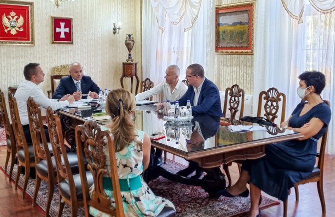 Skoro 5.000 revakcinisanih na Cetinju, mlađi više obolijevaju: Vakcinišite se da izbjegnemo zaključavanje