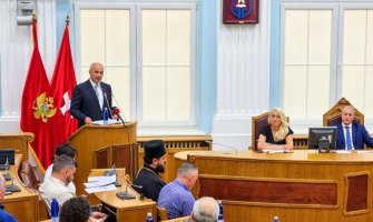 Kašćelan: Teško je gledati nastojanja sa visokih državnih adresa da se potre sve crnogorsko