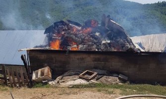 BP: U požaru u Grančarevu izgorio objekat, na dvije lokacije vatra prijeti kućama