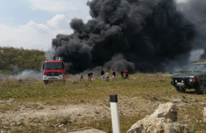 Požari u Nikšiću, traga se za pet osoba 