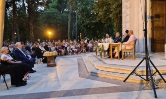 Krivokapić prisustvovao promociji knjige o Amfilohiju i Atanasiju: Hvala na bratskoj dobrodošlici