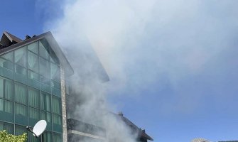 Cetinjskim vatrogasacima pomažu vojni helikopteri u Katunskoj nahiji, vatra prijeti kućama