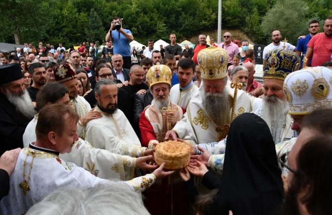 Joanikije na osvećenju manastira Svetog Jovana Krstitelja u Crnči: Divim se podvigu ljudi ovog kraja