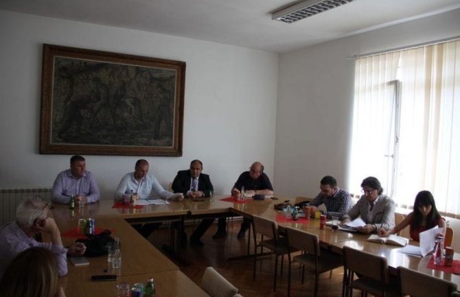 Stijović obišao Kuću voća u Andrijevici: Stanje loše, kasni se godinu i po sa projektom