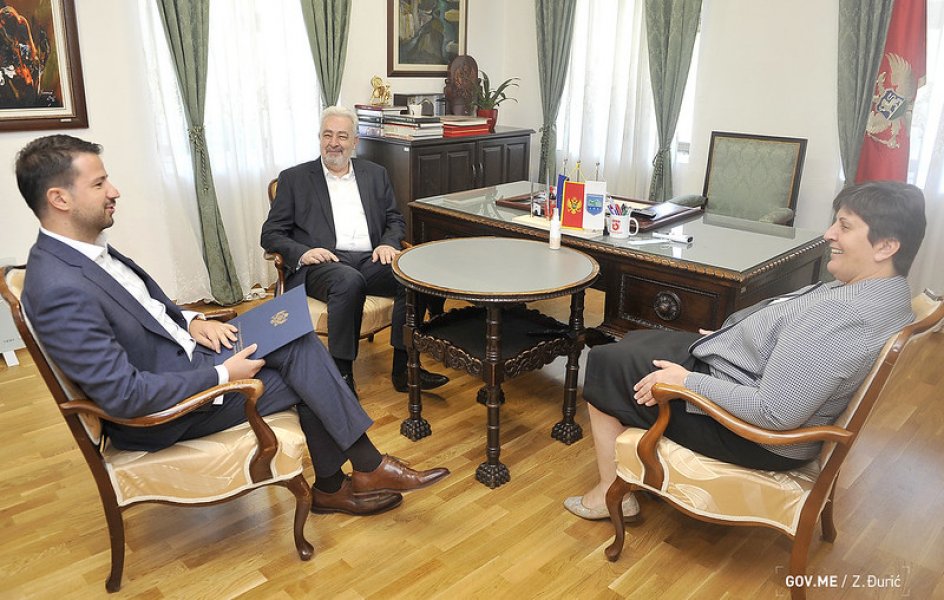 51375660728b416deeb01c