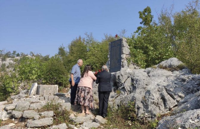 Delegacija Prijestonice i UBNORA položila vijenac na spomen ploču na Duboviku