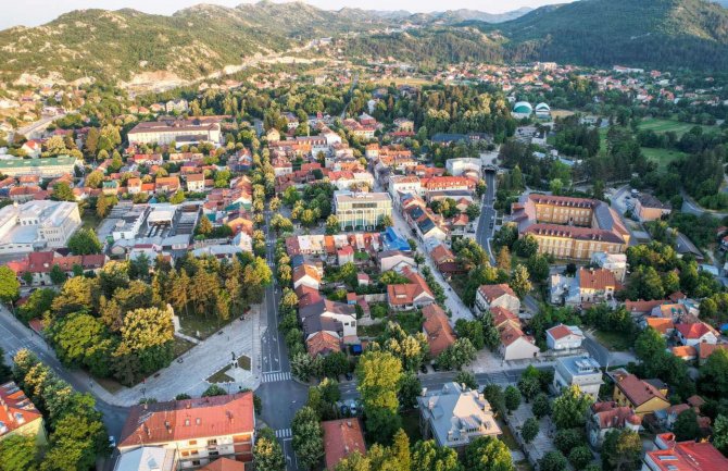 'Miris suzavca na Cetinju bio je jači od mirisa tamjana'