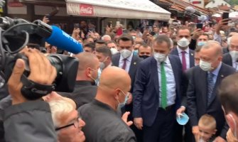 Erdogan prošetao Baščaršijom na oduševljenje građana (Video)