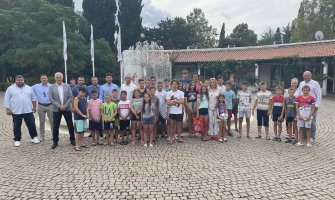 Uz podršku Carevića mališani iz Gračanice ljetuju u Budvi