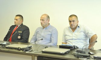 Abazović odao priznanje za hrabrost i dobru organizaciju vatrogascima i Direktoratu