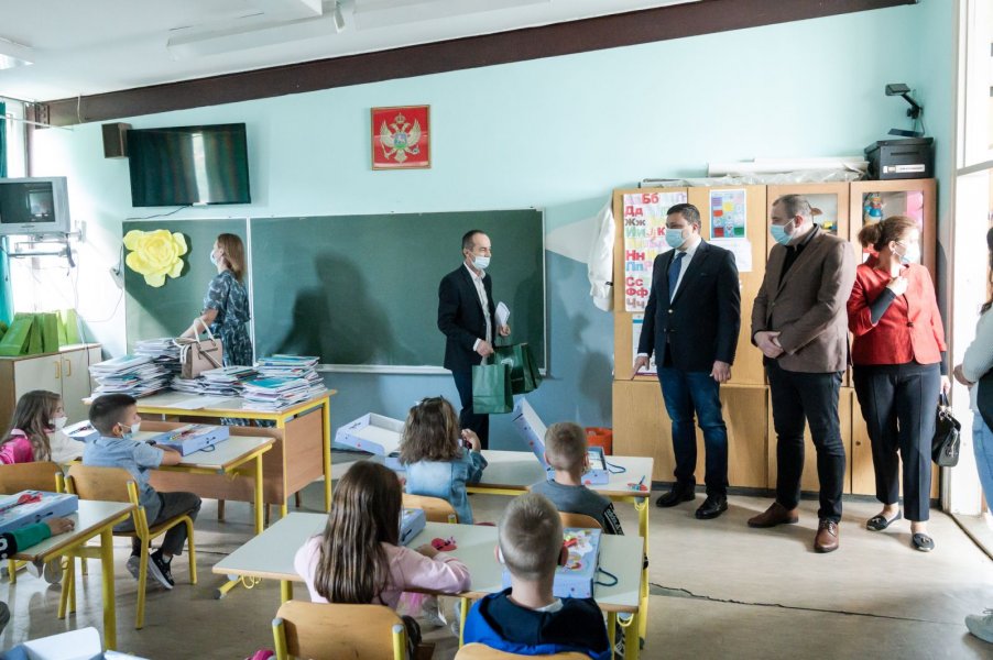 IMGb52ac9638fe42f492c3fd692f52b7d19V