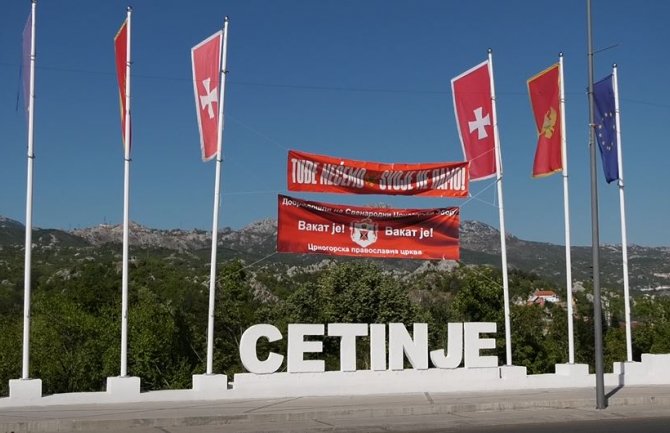 Automobili sa crnogorskim obilježjima ušli u Cetinje (VIDEO)