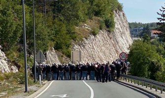 Gorović: Veljović pozivao policiju da skine uniforme, gumeni meci nijesu korišteni, godinama ih nemamo