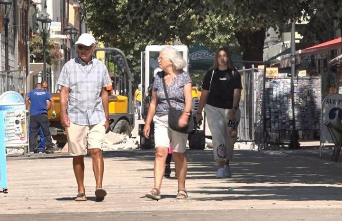 Cetinjani o ustoličenju Joanikija: Svi propatili... Otvoriti mladima fabrike da rade (Video)