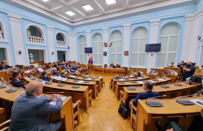 Omogućiti ravnopravno korišćenje Cetinjskog manastira svim pravoslavnim vjernicima, zabranjeni radovi bez saglasnosti Prijestonice
