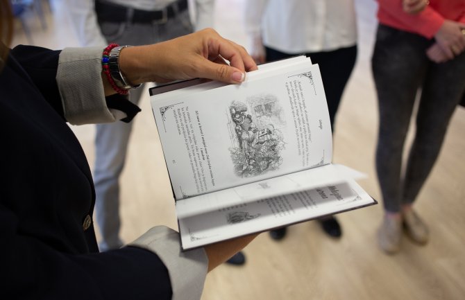 Delegacija EU poklonila zbirku bajki evropskih naroda vrtićima i Savezu slijepih 