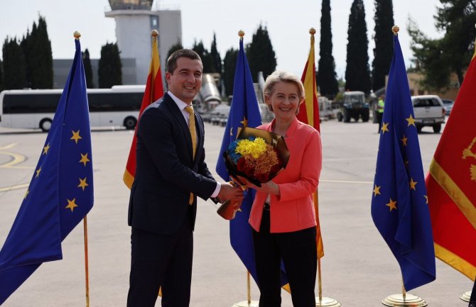 Bečić sa cvijećem dočekao Fon der Lajen:  Dobro došli u prvu narednu članicu EU