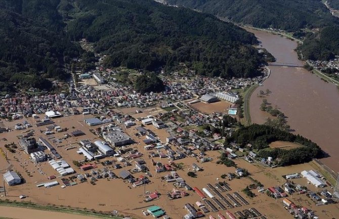 Japan pogodio tajfun: Otkazani letovi, stao i željeznički saobraćaj