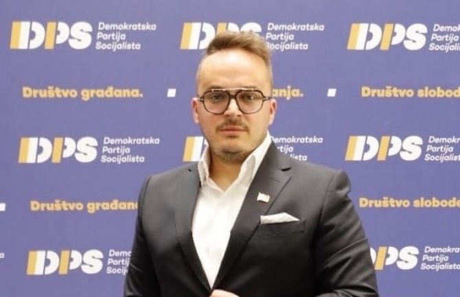 Pavićević: Novočetnike koje nije htio DF, prigrlile Demokrate i uhljebile