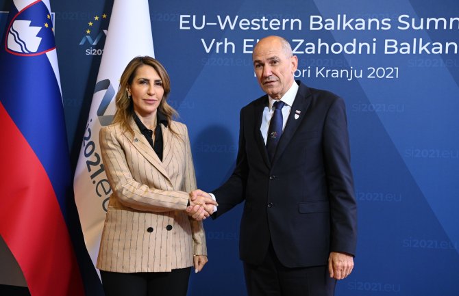 Krajnje vrijeme da se počne sa smanjivanjem cijena rominga između EU i Z. Balkana