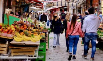 Italija se vraća skoro normalnom životu: Otvaraju se pozorišta, diskoteke, ukida distanca od jednog metra