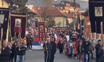 Kršenje epidemioloških mjera zabilježeno tokom litije u Pljevljima