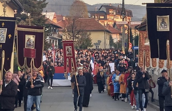 Kršenje epidemioloških mjera zabilježeno tokom litije u Pljevljima