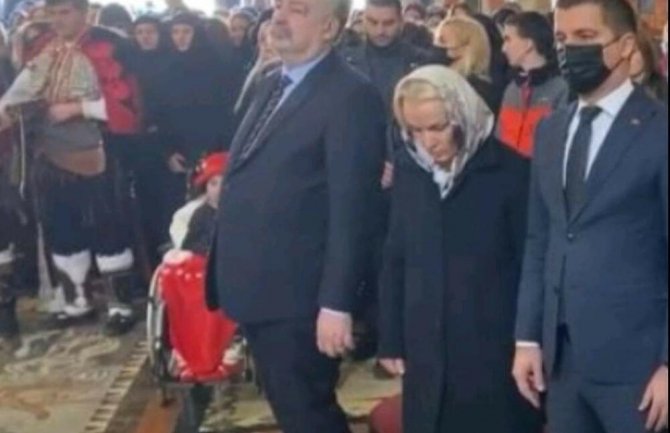 Krivokapićeva poza hit na društvenim mrežama