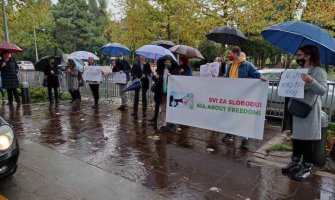 Protest novinara i građana: Pod siledžijskom vlašću otjeran je veliki broj novinara sa rukovodećih mjesta