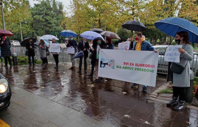 Protest novinara i građana: Pod siledžijskom vlašću otjeran je veliki broj novinara sa rukovodećih mjesta