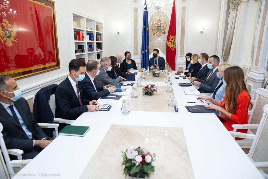 1636040982img3066i1920x1280