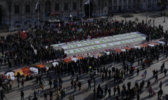 Klimatski aktivisti protestvovali zbog klimatskih promjena: Smanjite upotrebu fosilnih goriva