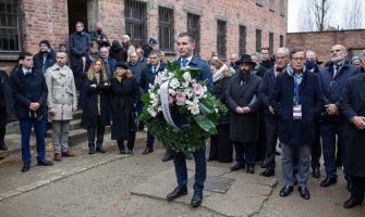  Bečić u radnoj posjeti Poljskoj: položio vijenac stradalima u Aušvicu - Birkenau