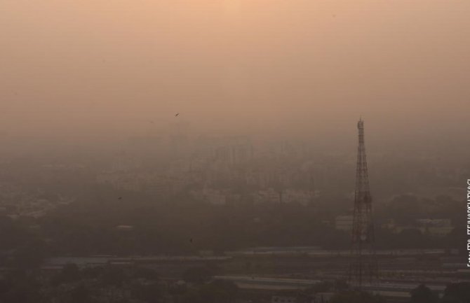  Toksični smog zatvorio Nju Delhi