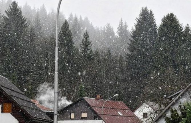 Stiže zima, pao snijeg u Hrvatskoj 