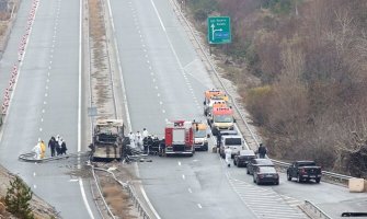 Autobus sa putnicima izgorio jer je prevozio benzin i vatromet?