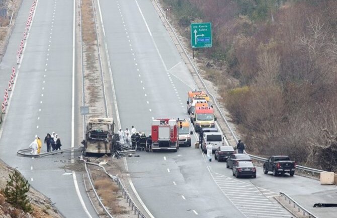 Autobus sa putnicima izgorio jer je prevozio benzin i vatromet?