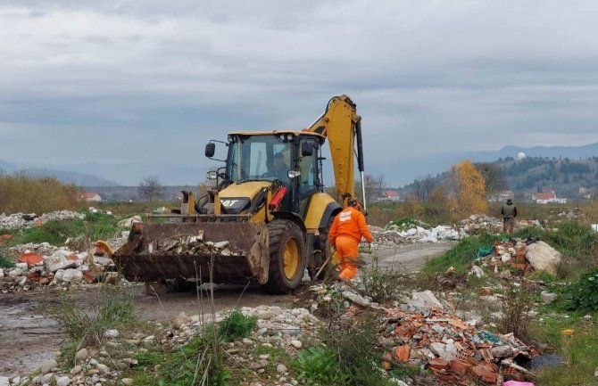 Ekipe gradske Čistoće uklanjanjaju nelegalne deponije na području Golubovaca