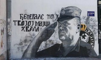 Grafiti sa likom Ratka Mladića iscrtani na zgradama u Čačku