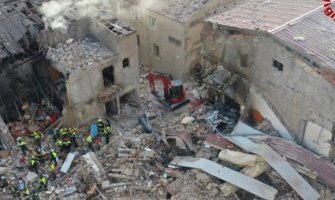 Ruševine i dim: Na Siciliji tragaju za preživjelima nakon rušenja zgrada, 4 poginulo(VIDEO)