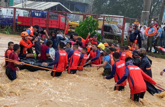 Filipini: Najmanje 20 ljudi poginulo u naletu tajfuna