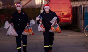 Zaposleni u Glavnom gradu prikupili sredstva za nabavku paketića za 260 djece iz socijalno ugrožnih porodica